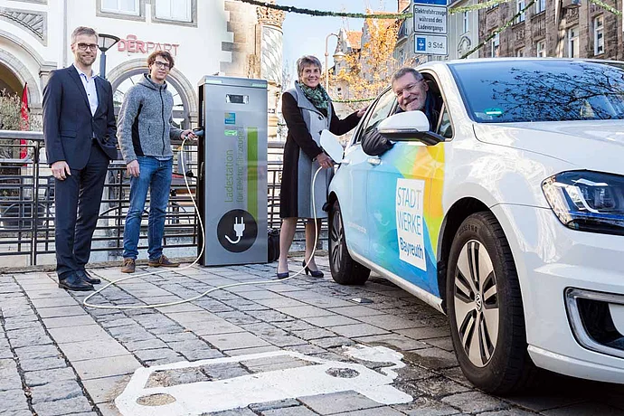 Ladesäule in der Opernstraße von Bayreuth Ladesäule in der Opernstraße von Bayreuth