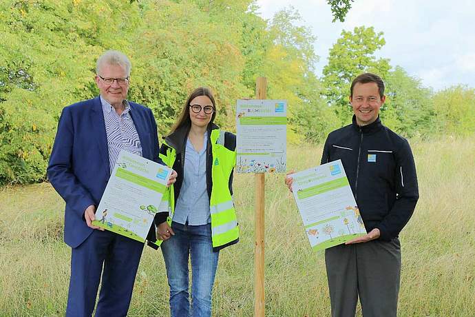 Die Stadtwerke Bayreuth stellen die neuen Info-Schilder für ihre Nachhaltigkeitsprojekte vor