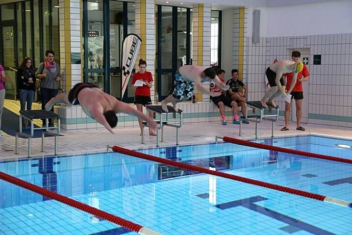 Bayreuther Indoor-Triathlon im Stadtbad Bayreuther Indoor-Triathlon im Stadtbad