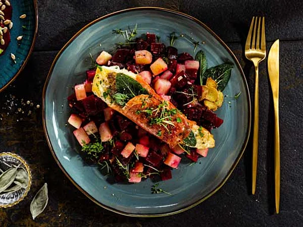 Zander-Saltimbocca auf Roter Bete