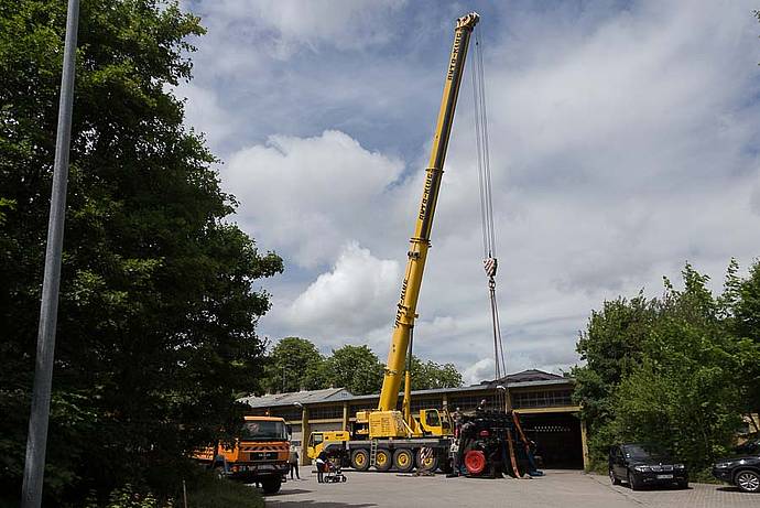 35-Tonnen-Dieselmotor wird abgeholt