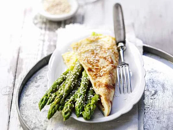 Sesamspargel mit Crêpe