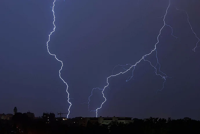 Blitze bei nächtlichem Gewitter Blitze bei nächtlichem Gewitter