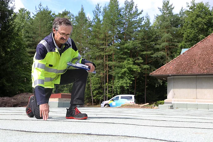 Die Stadtwerke Bayreuth sanieren die Abdichtung ihres Hochbehälters auf der Hohen Warte