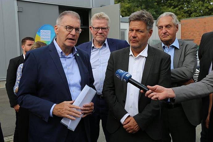 Bundeswirtschaftsminister Robert Habeck besucht Stadtwerke Bayreuth