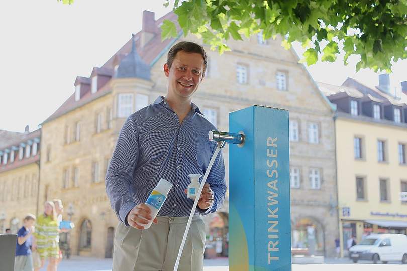 Geschäftsführer Marku Rützel empiehlt: Kostenloses Trinkwasser an Brunnen der Stadtwerke Bayreuth