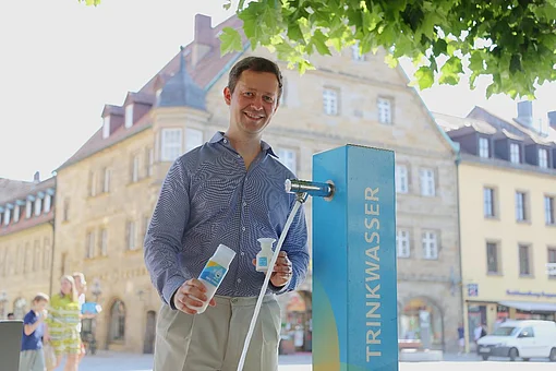 Geschäftsführer Marku Rützel empiehlt: Kostenloses Trinkwasser an Brunnen der Stadtwerke Bayreuth